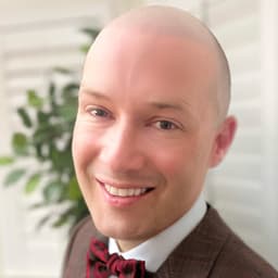 Head shot for Neil Hopper