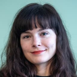 Head shot for Sarah Roberts