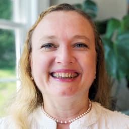 Head shot for Emi Sprinkle