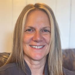 Head shot for Hilary Pope