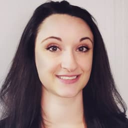 Head shot for Amanda Brzezinski