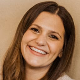 Head shot for Kim Kennedy