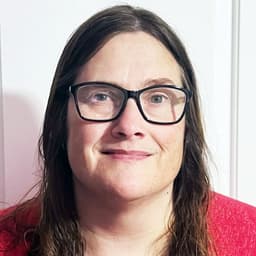 Head shot for Arlene Springer