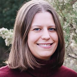 Head shot for Laura Wilhoit