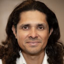 Head shot for Alvaro Quesada