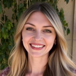 Head shot for Emma Pallone