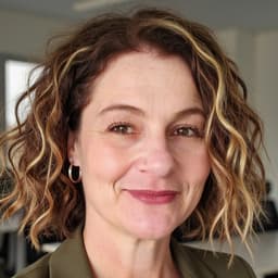 Head shot for Susanne Fux-Cortes