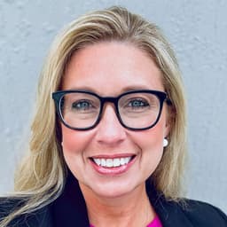 Head shot for Angela Reeder