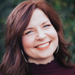 Head shot for Victoria Penton