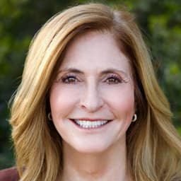 Head shot for Lisa Golden