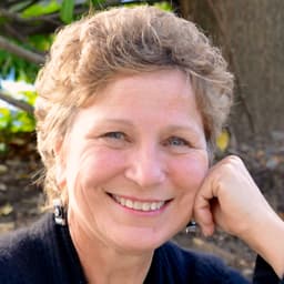 Head shot for Cathy Noblick