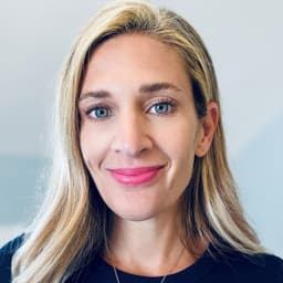 Head shot for Lauren Kosc