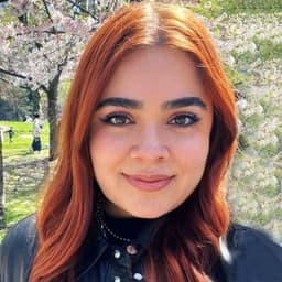 Head shot for Leslye Flores