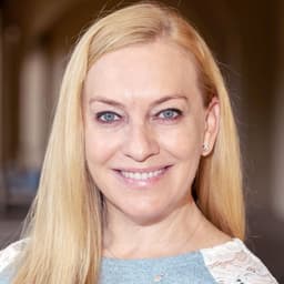 Head shot for Jessica Robershaw