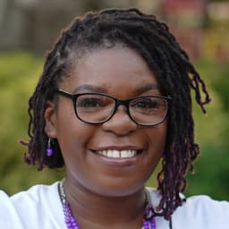 Head shot for Denise Moore