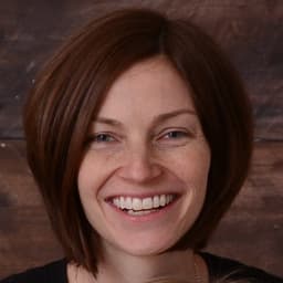 Head shot for Laura Burnett