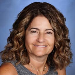 Head shot for Gail Weinroth