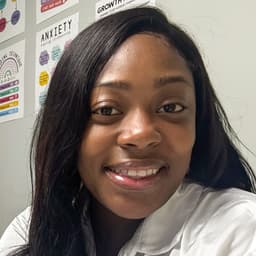 Head shot for ArShonye' Henderson