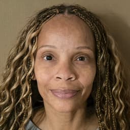 Head shot for Henrieta Deka
