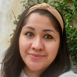 Head shot for Vicky Tovar