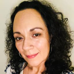 Head shot for Lorena Gonzalez