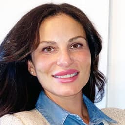 Head shot for Angela Capece