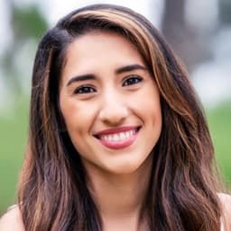 Head shot for Daniela Girbal