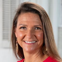 Head shot for Shannon Raday