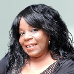 Head shot for Kim Dallas