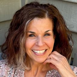 Head shot for Gina DAmore