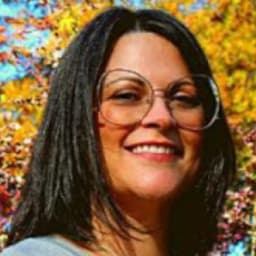 Head shot for Virginia DeMoss