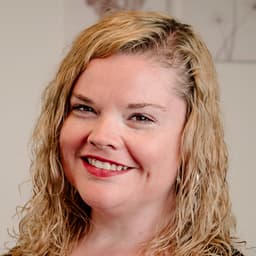 Head shot for Stacey Skelton