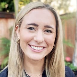 Head shot for Jennifer Kalmikov