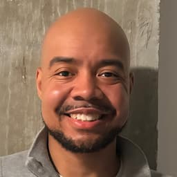 Head shot for Johnny Pierce