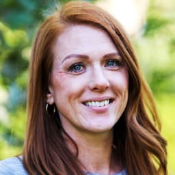 Head shot for Laura Burns
