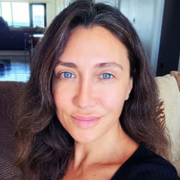 Head shot for Irina Fredericks
