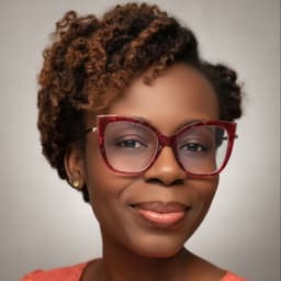 Head shot for Patricia Elder