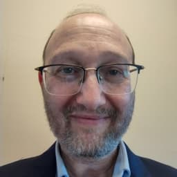 Head shot for Neil Spirn
