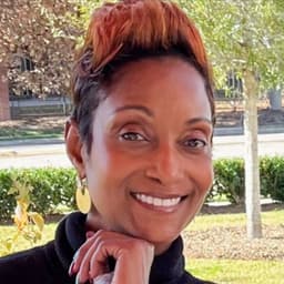 Head shot for Carolyn Washington