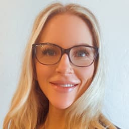 Head shot for Courtney Moore