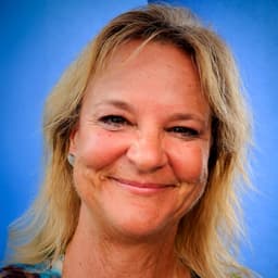Head shot for Lisa Pedersen
