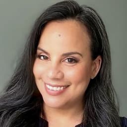 Head shot for Angela Mendez