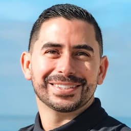 Head shot for Ernesto Paz