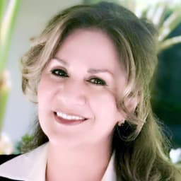 Head shot for Mitra Golriz