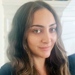 Head shot for Roujin Jabbari