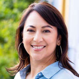 Head shot for Nina Perales