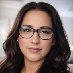 Head shot for Areli Balvaneda