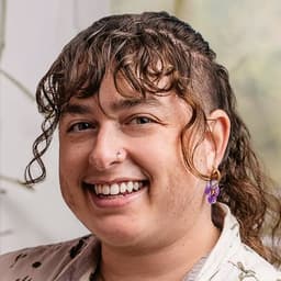 Head shot for Sarah Beth