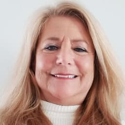 Head shot for Laura Andersen-Brucato