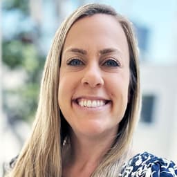 Head shot for Amanda Schiller